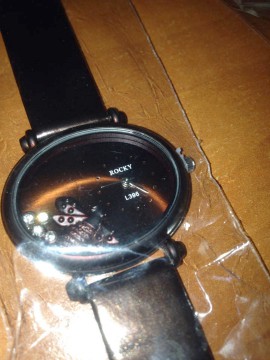Mii de ceasuri contrafăcute şi portofele nedeclarate, confiscate în Constanţa